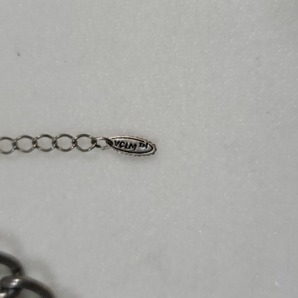 Black and silver layered statement necklace - Picture 3 of 4